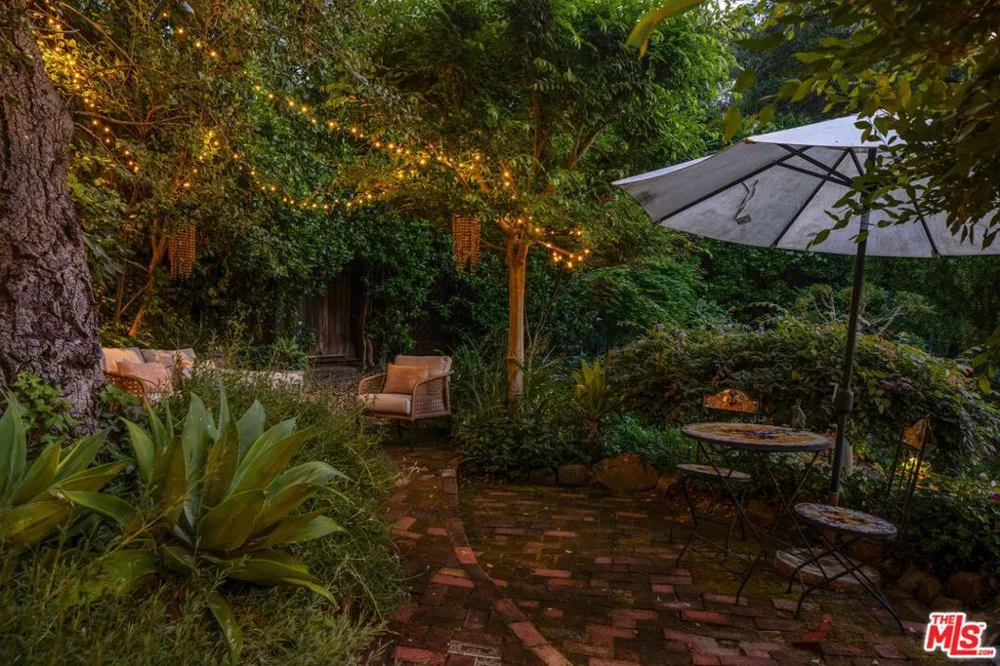 21714 Encina Road Topanga, CA 90290