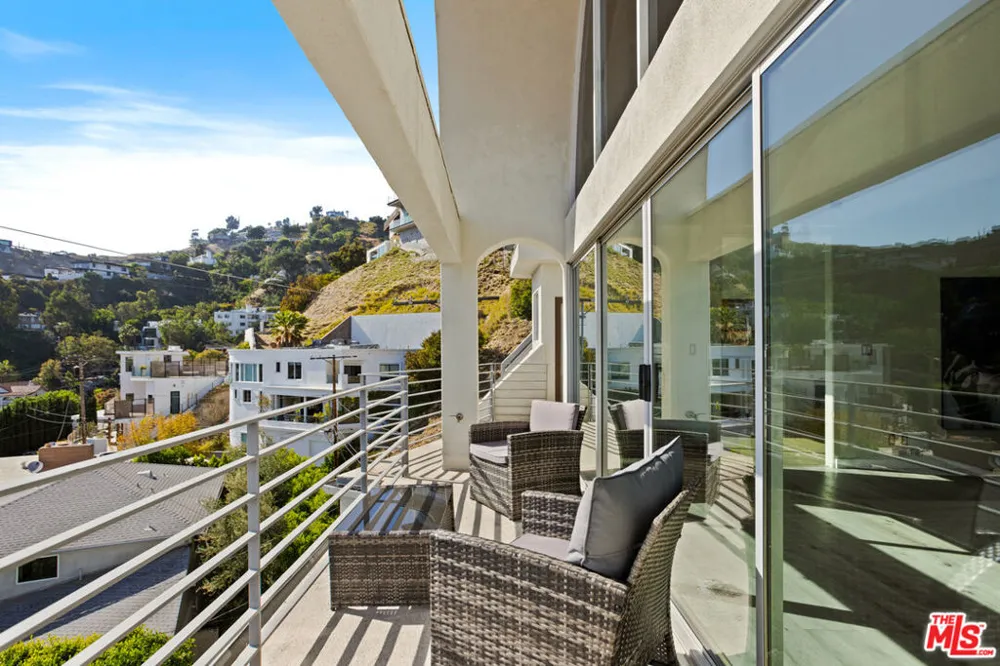 8435 FRANKLIN AVENUE West Hollywood, CA 90069