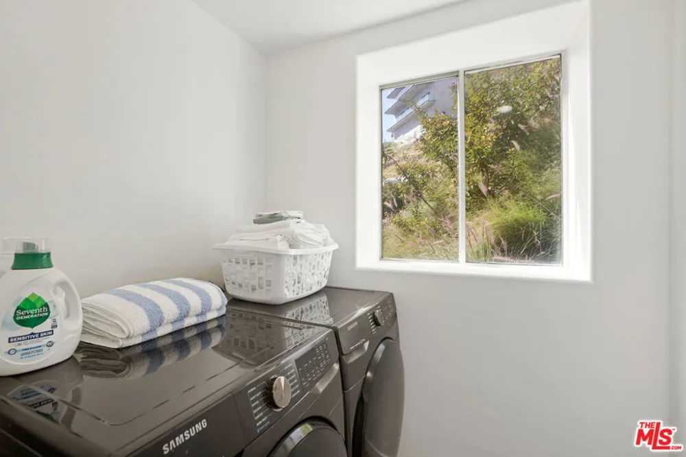8435 FRANKLIN AVENUE West Hollywood, CA 90069