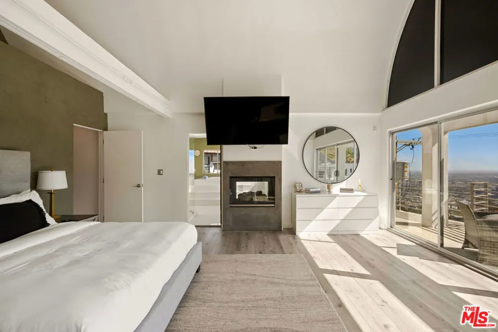 8435 FRANKLIN AVENUE West Hollywood, CA 90069