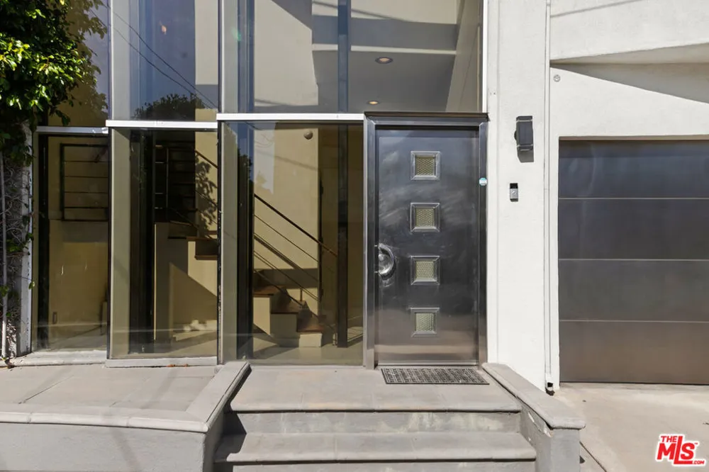 8435 FRANKLIN AVENUE West Hollywood, CA 90069
