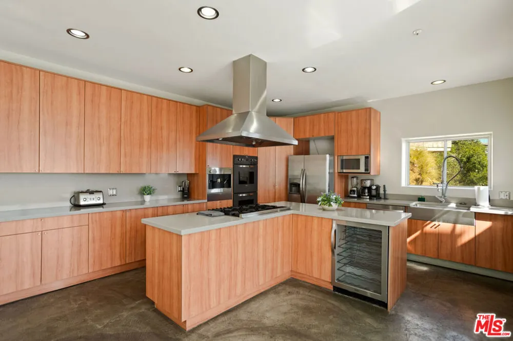 8435 FRANKLIN AVENUE West Hollywood, CA 90069