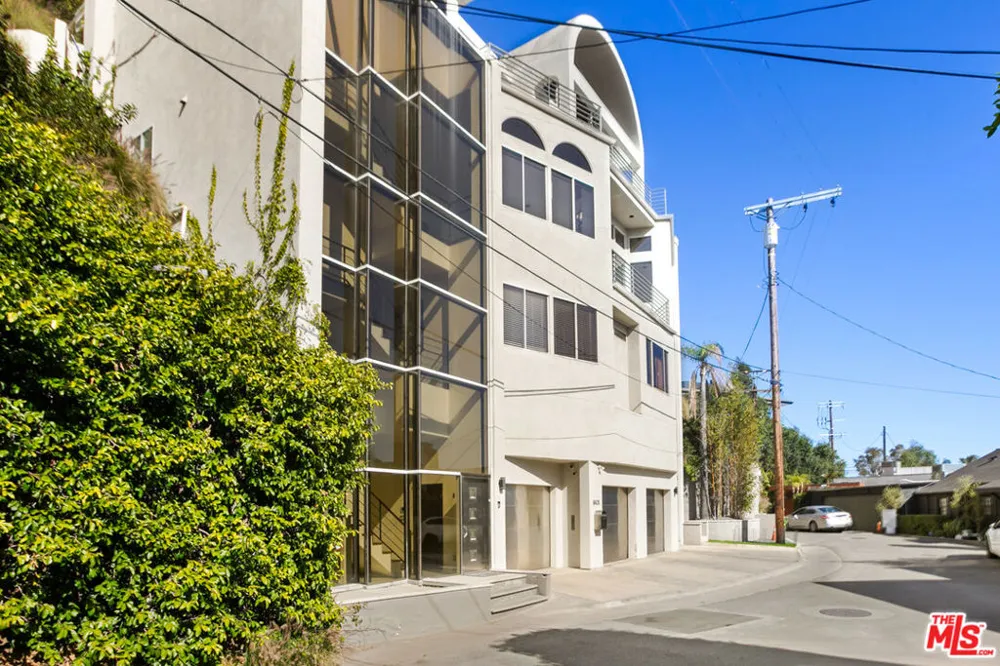 8435 FRANKLIN AVENUE West Hollywood, CA 90069