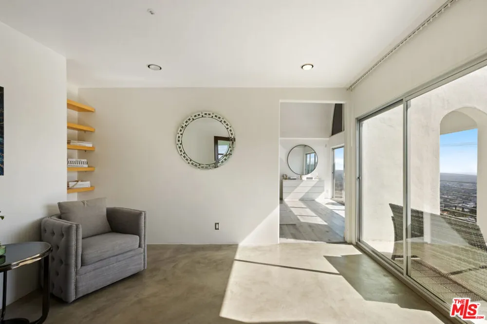 8435 FRANKLIN AVENUE West Hollywood, CA 90069