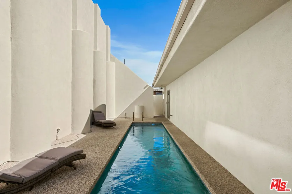 8435 FRANKLIN AVENUE West Hollywood, CA 90069