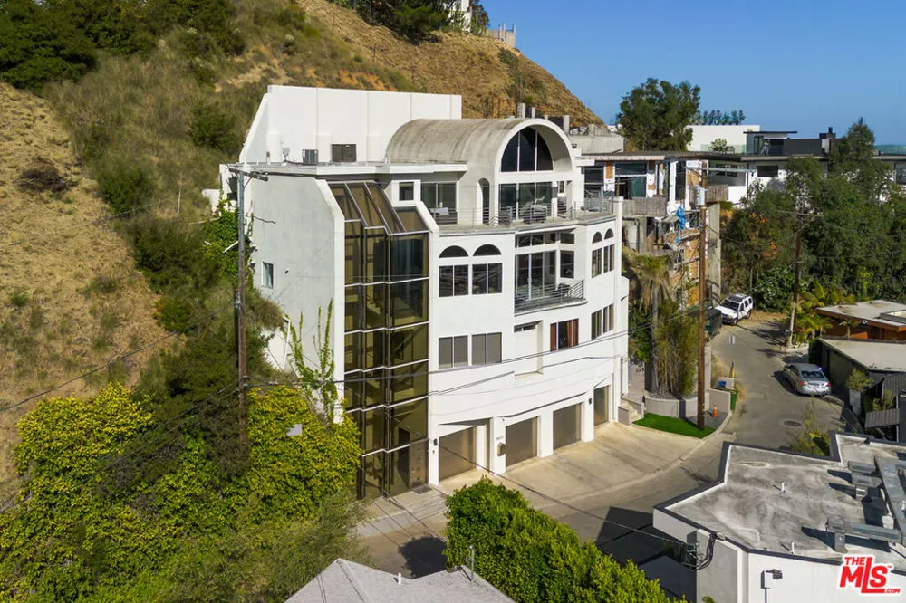 8435 FRANKLIN AVENUE West Hollywood, CA 90069
