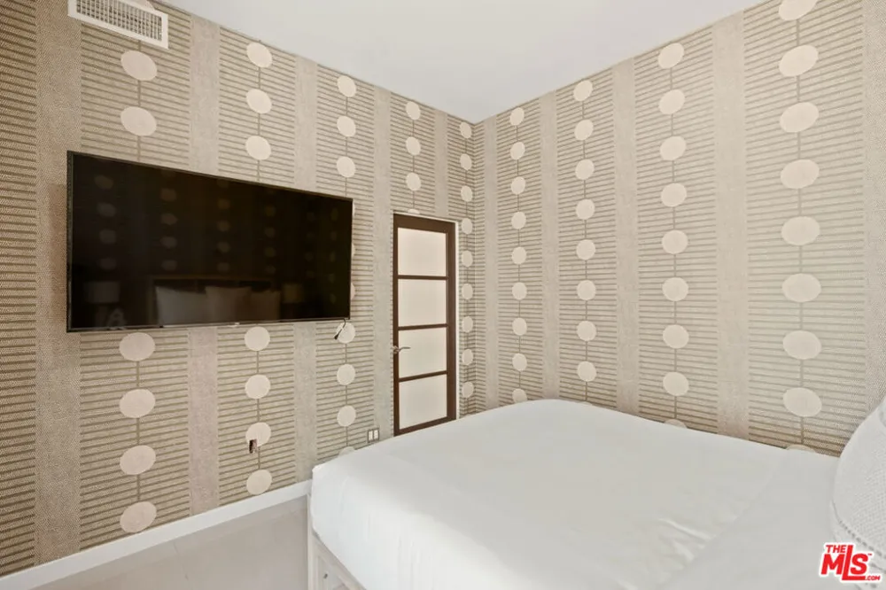 8435 FRANKLIN AVENUE West Hollywood, CA 90069
