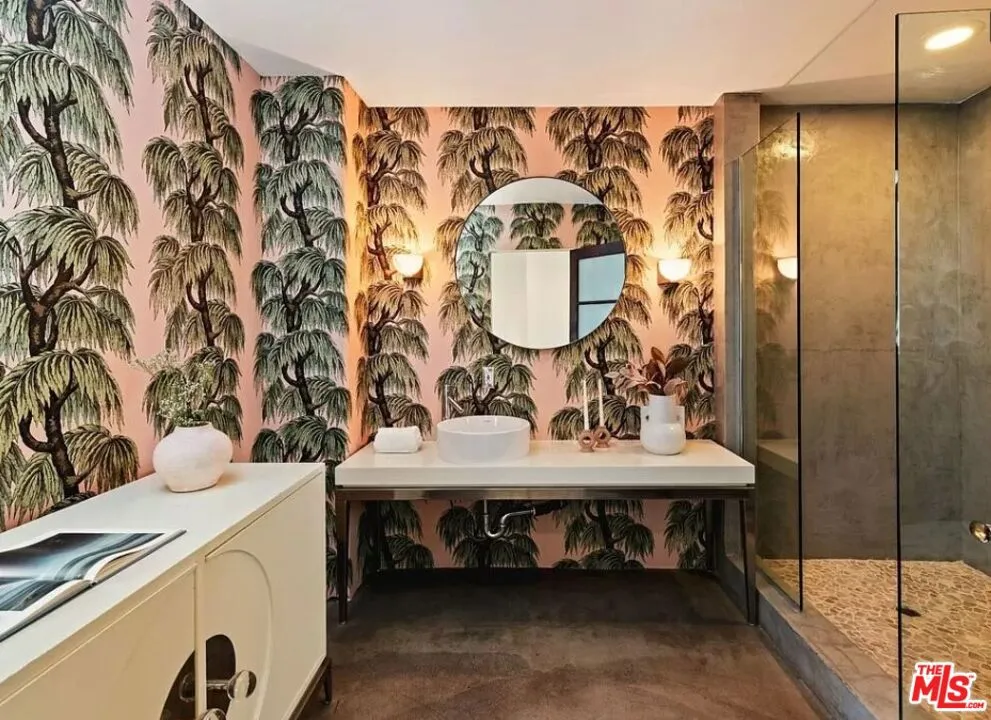 8435 FRANKLIN AVENUE West Hollywood, CA 90069