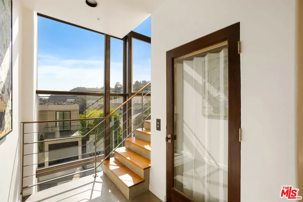 8435 FRANKLIN AVENUE West Hollywood, CA 90069
