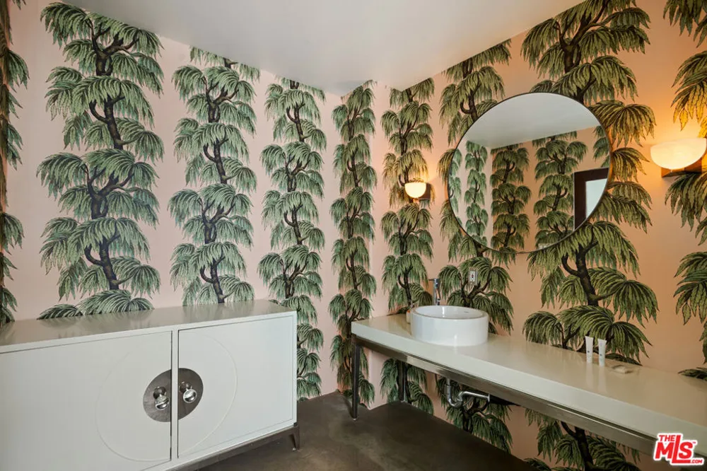 8435 FRANKLIN AVENUE West Hollywood, CA 90069