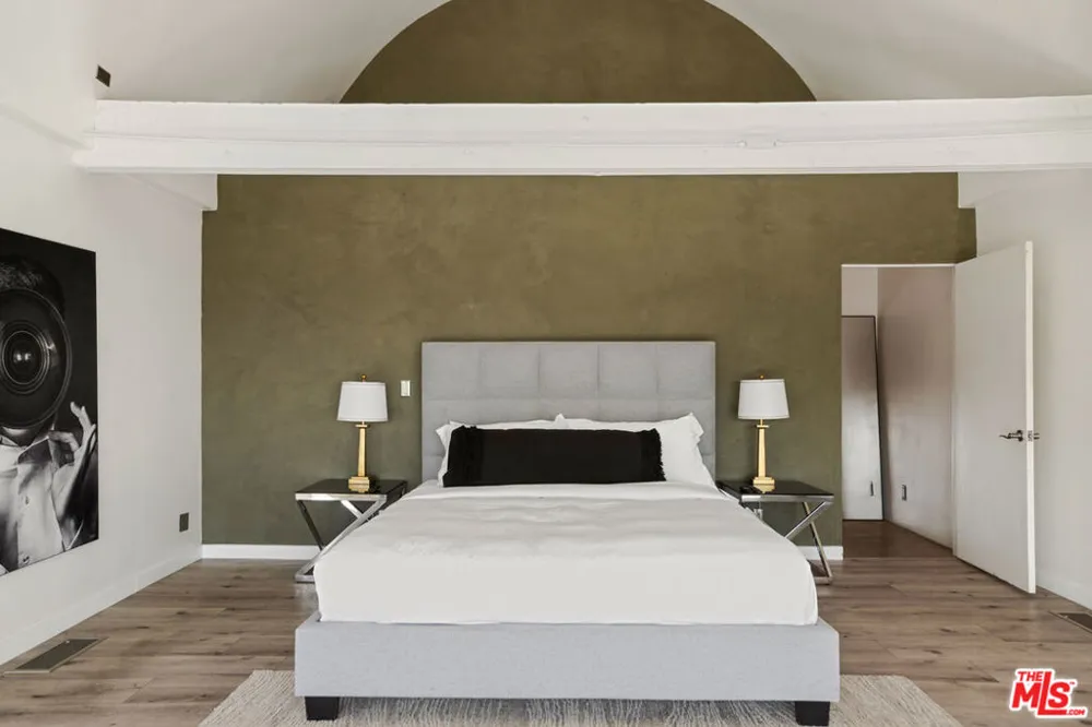 8435 FRANKLIN AVENUE West Hollywood, CA 90069