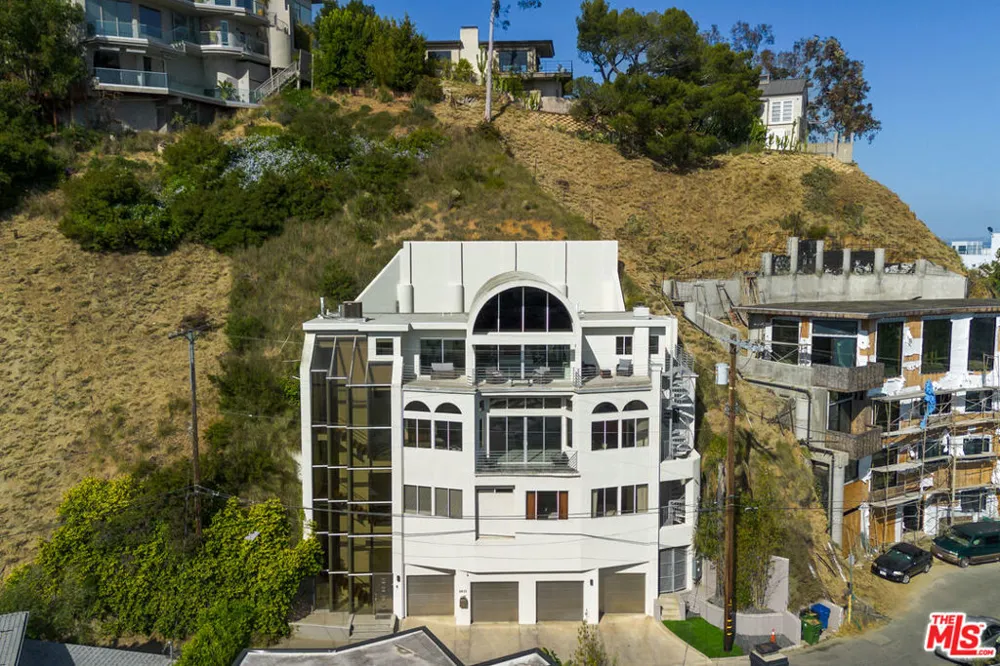8435 FRANKLIN AVENUE West Hollywood, CA 90069