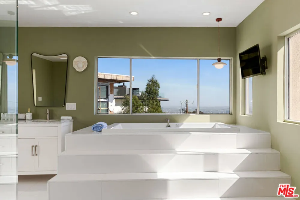 8435 FRANKLIN AVENUE West Hollywood, CA 90069