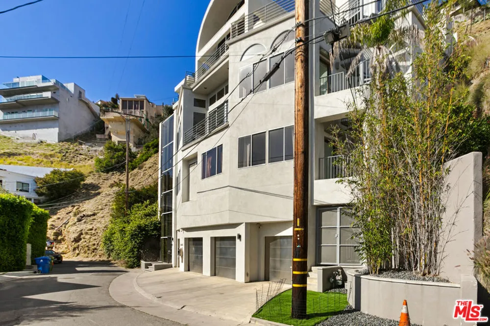 8435 FRANKLIN AVENUE West Hollywood, CA 90069