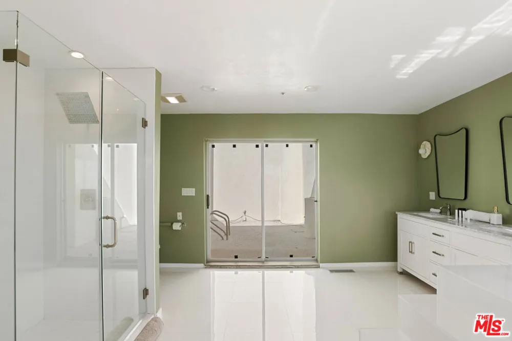 8435 FRANKLIN AVENUE West Hollywood, CA 90069