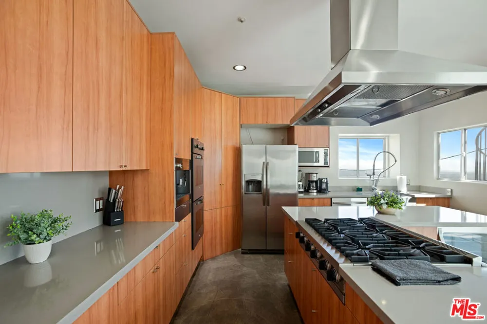 8435 FRANKLIN AVENUE West Hollywood, CA 90069