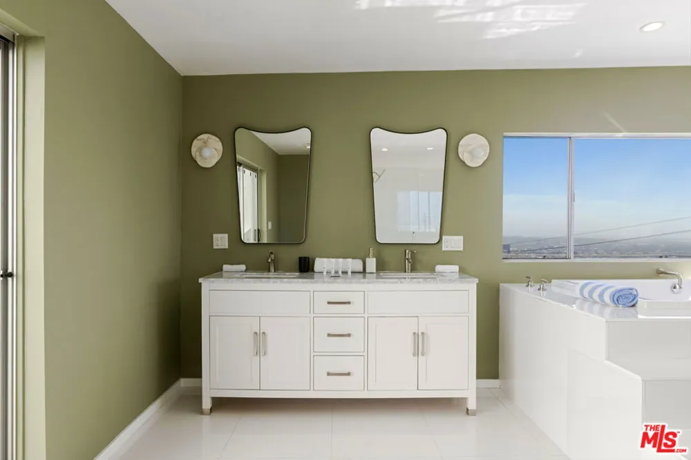 8435 FRANKLIN AVENUE West Hollywood, CA 90069