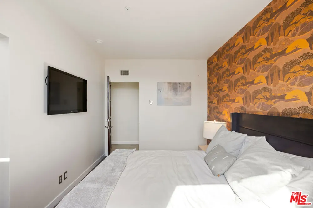 8435 FRANKLIN AVENUE West Hollywood, CA 90069