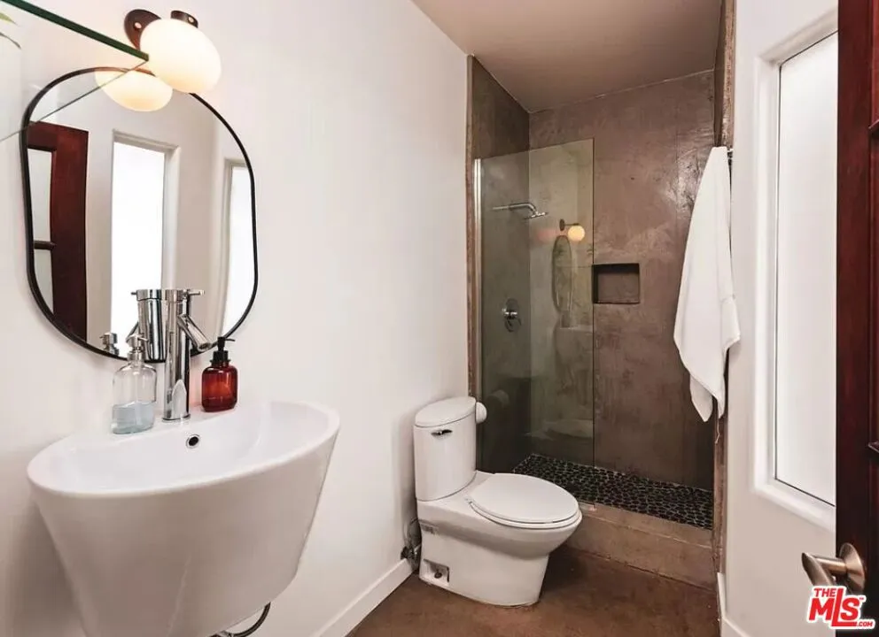 8435 FRANKLIN AVENUE West Hollywood, CA 90069