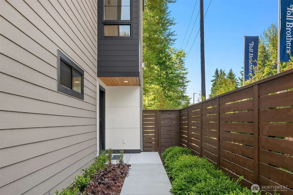 14821 HS#11 NE 2nd Court Bellevue, WA 98007