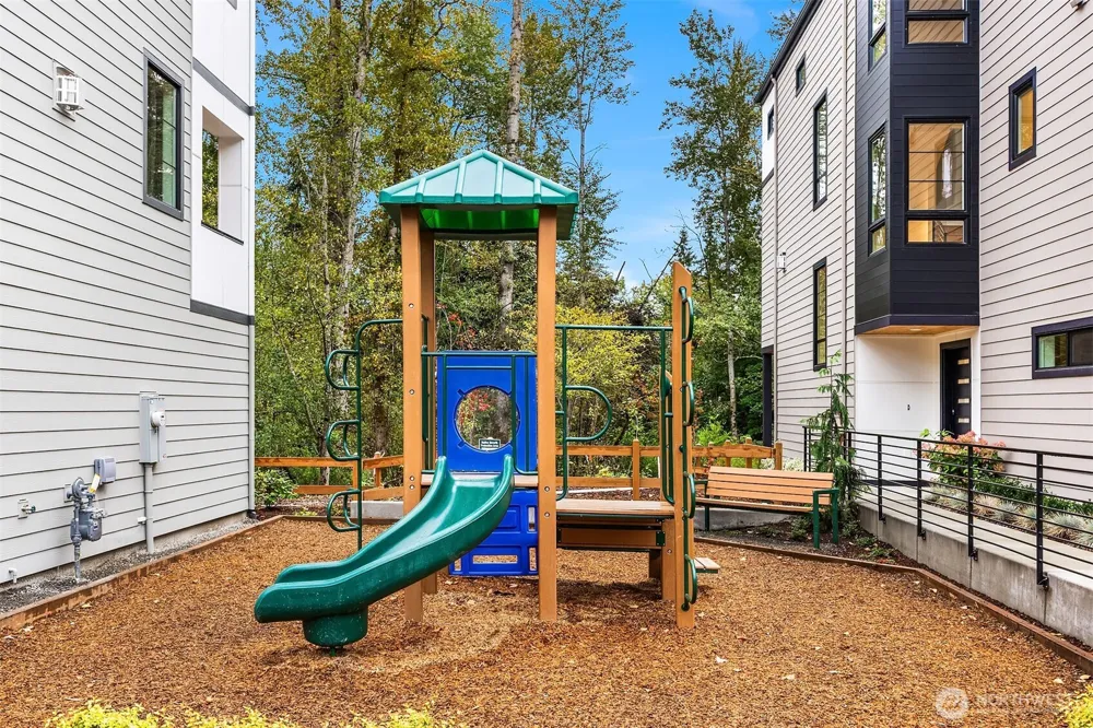 14821 HS#11 NE 2nd Court Bellevue, WA 98007