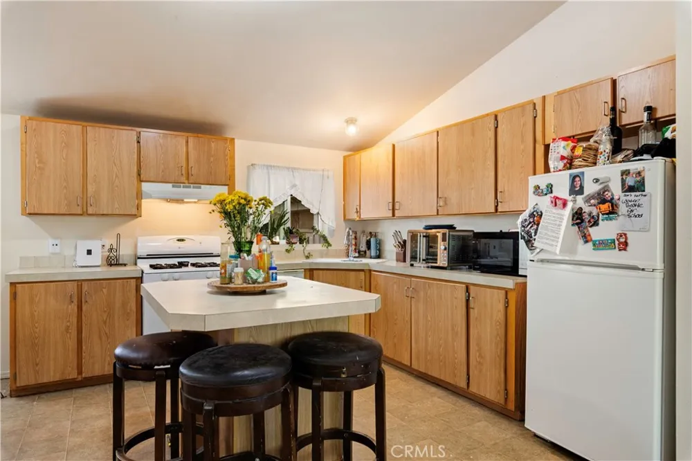 2600 Lakeshore Upper Lake, CA 95485