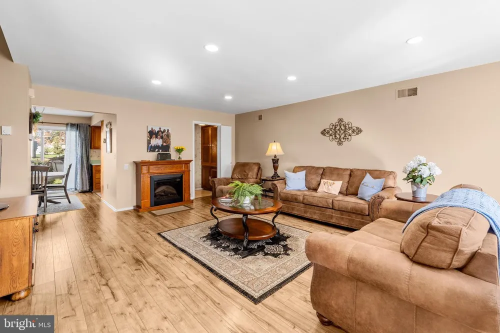 376 STIRLING DRIVE Monroe Township, NJ 08831