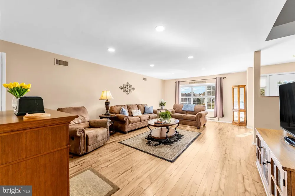 376 STIRLING DRIVE Monroe Township, NJ 08831