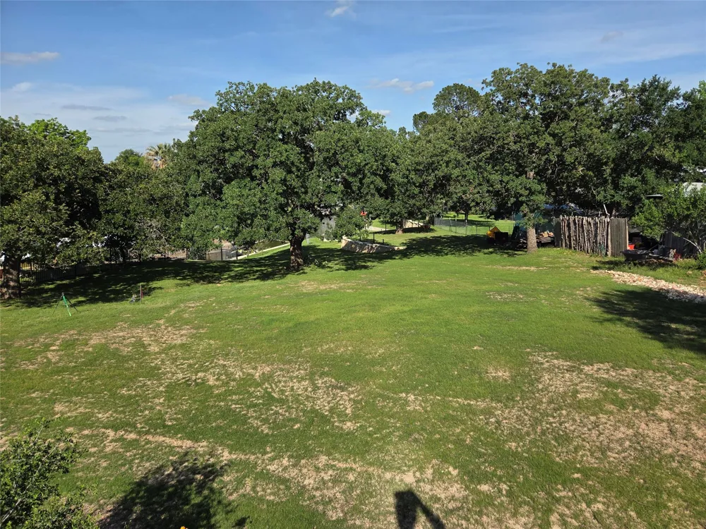 203 W Lakeshore Drive Sunrise Beach, TX 78643