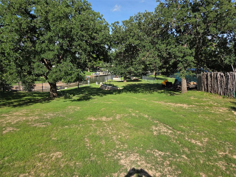 203 W Lakeshore Drive Sunrise Beach, TX 78643