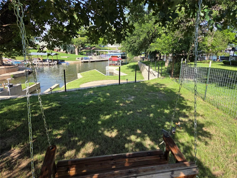 203 W Lakeshore Drive Sunrise Beach, TX 78643