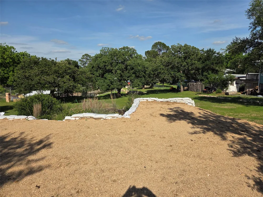 203 W Lakeshore Drive Sunrise Beach, TX 78643