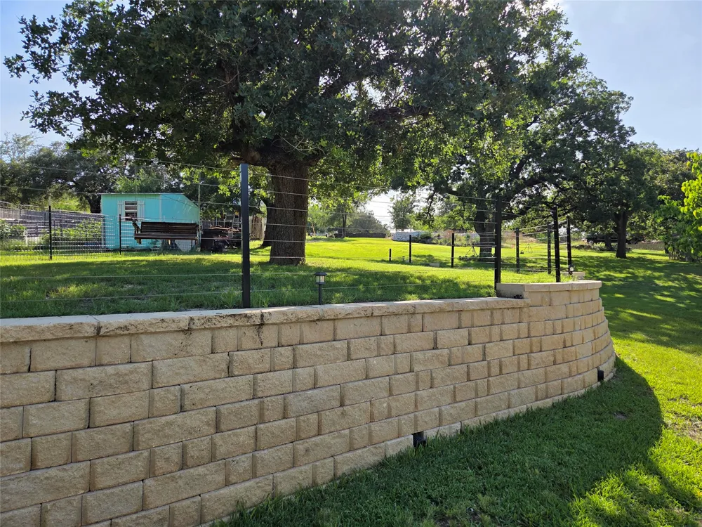 203 W Lakeshore Drive Sunrise Beach, TX 78643