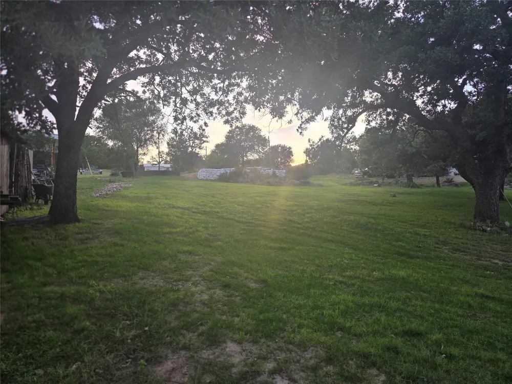 203 W Lakeshore Drive Sunrise Beach, TX 78643
