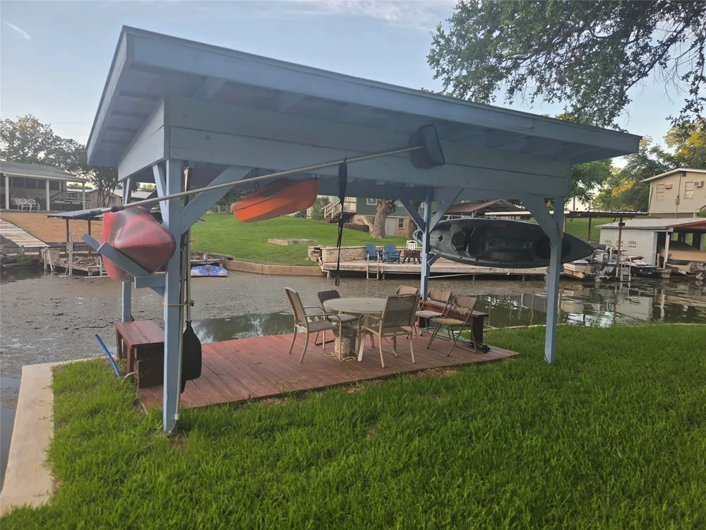 203 W Lakeshore Drive Sunrise Beach, TX 78643