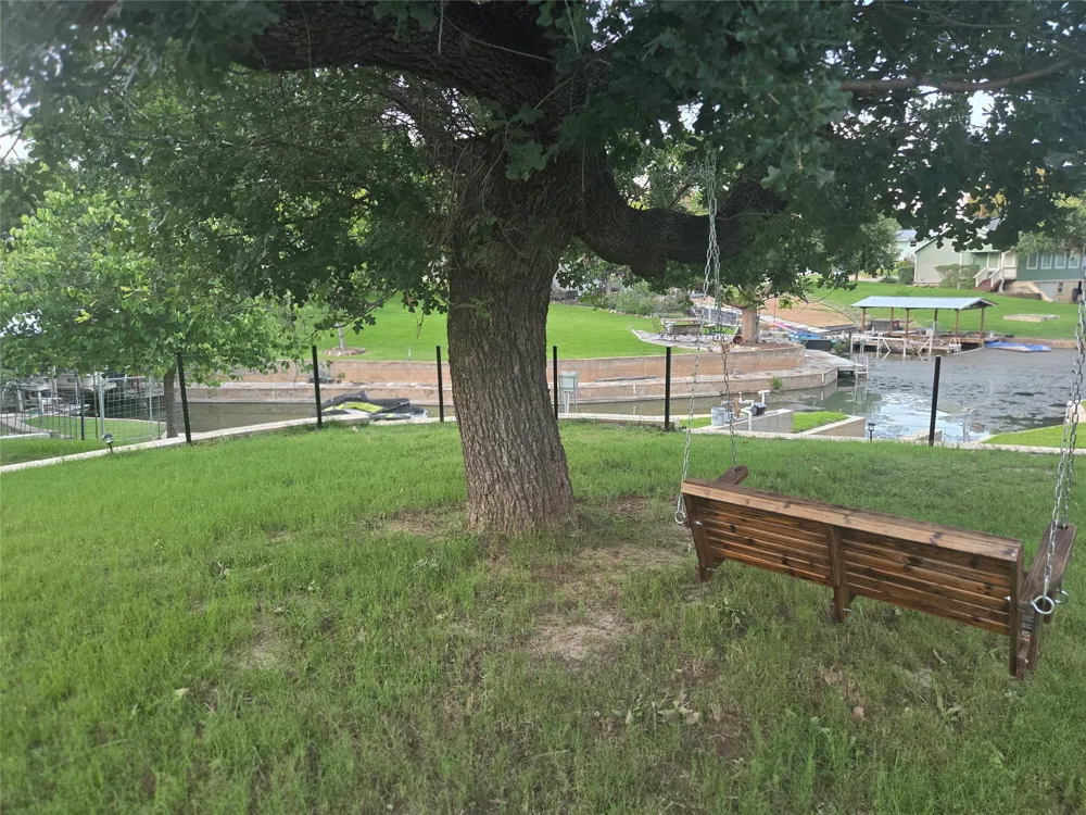 203 W Lakeshore Drive Sunrise Beach, TX 78643