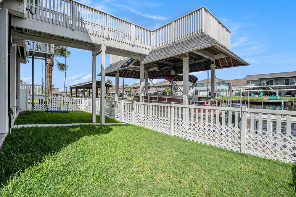 1171 Sailfish Street Bayou Vista, TX 77563