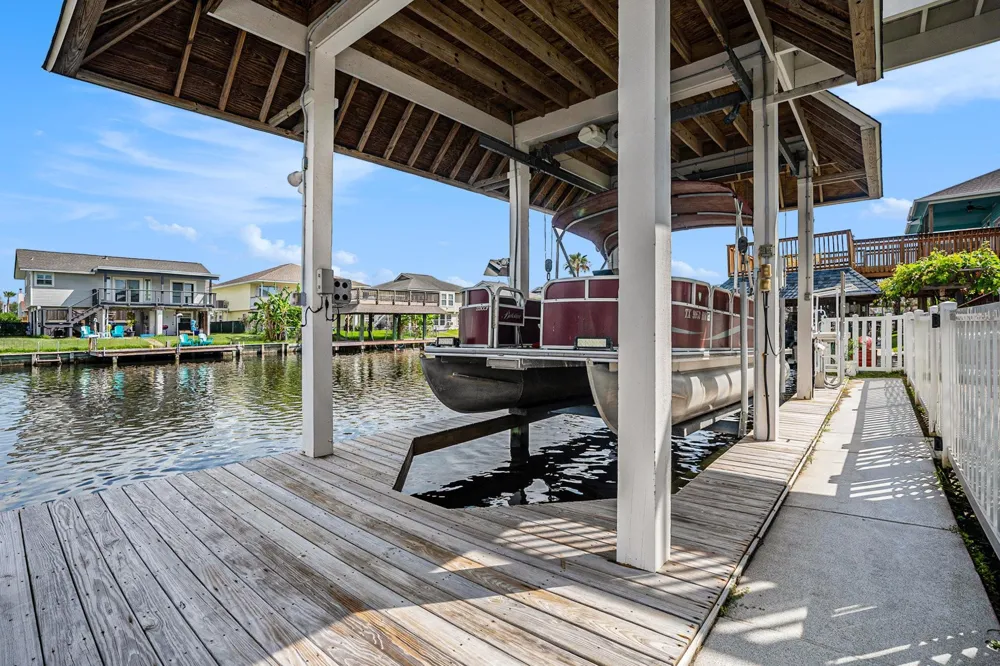 1171 Sailfish Street Bayou Vista, TX 77563