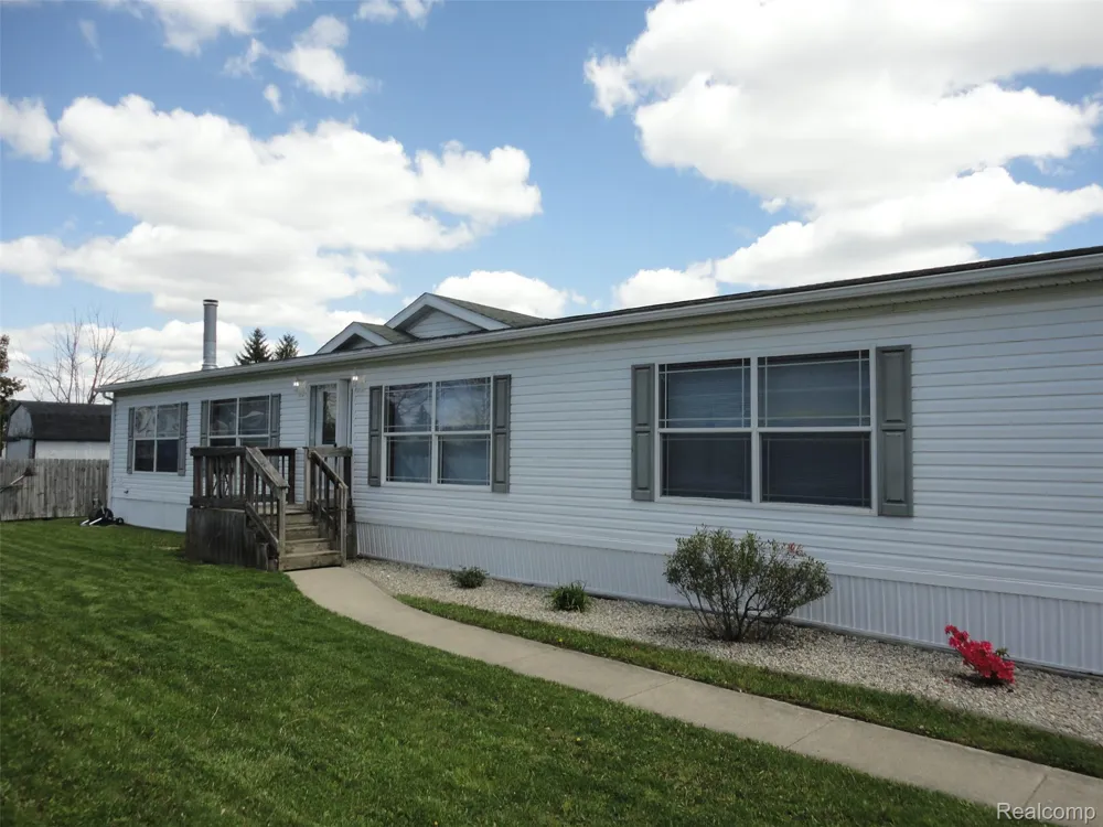 339 Blossom Circle Bedford Township, MI 48133