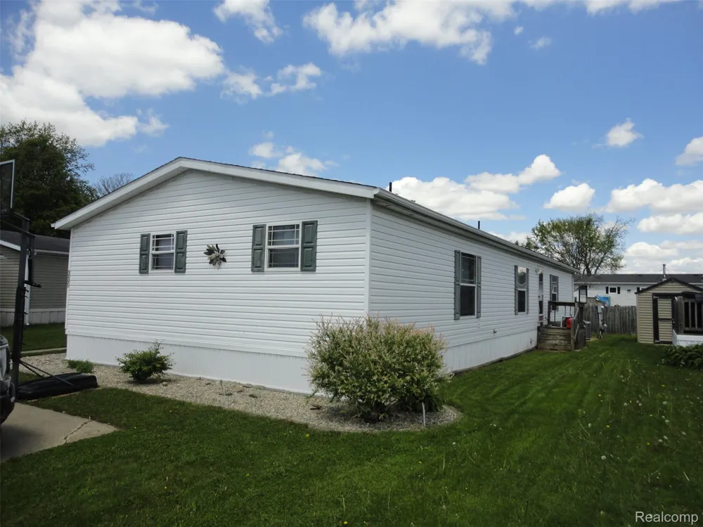 339 Blossom Circle Bedford Township, MI 48133