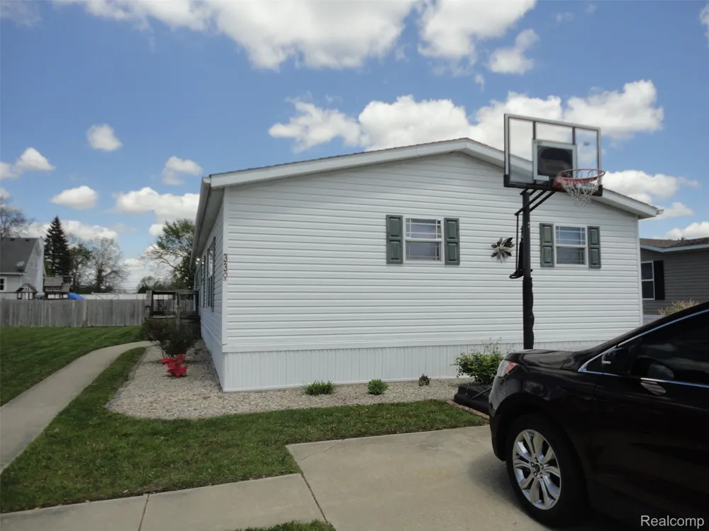 339 Blossom Circle Bedford Township, MI 48133