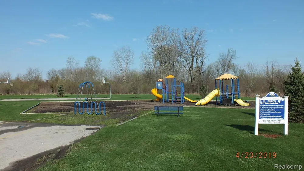 339 Blossom Circle Bedford Township, MI 48133