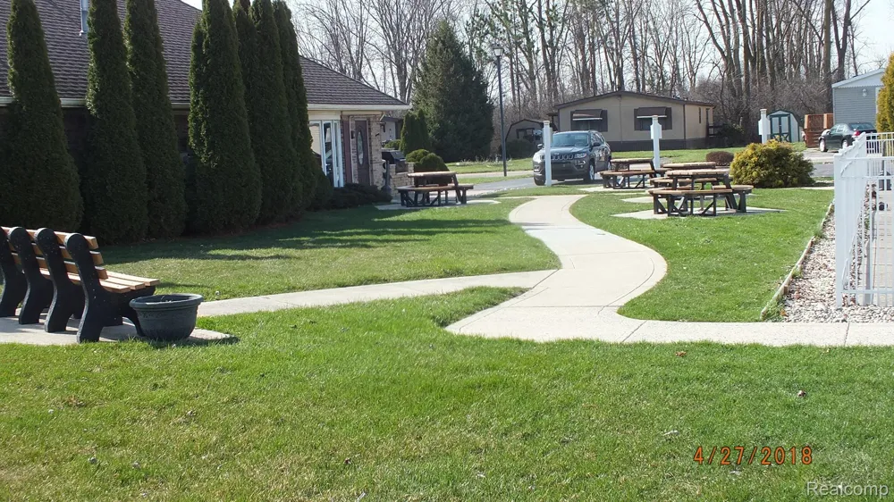 339 Blossom Circle Bedford Township, MI 48133