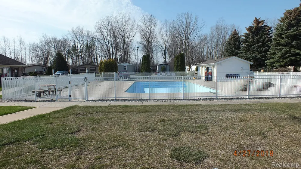 339 Blossom Circle Bedford Township, MI 48133