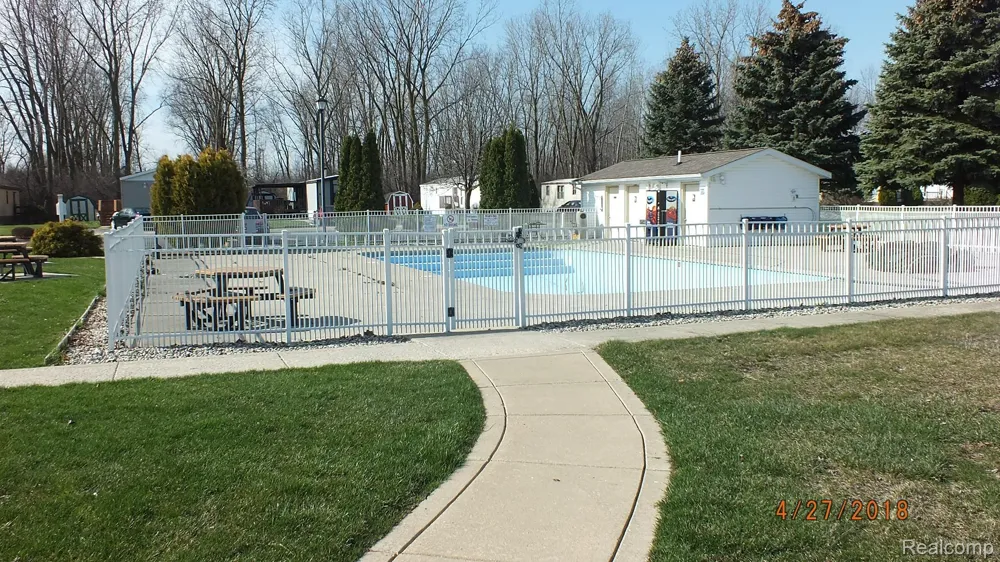 339 Blossom Circle Bedford Township, MI 48133