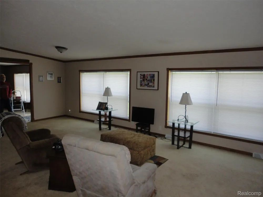 339 Blossom Circle Bedford Township, MI 48133
