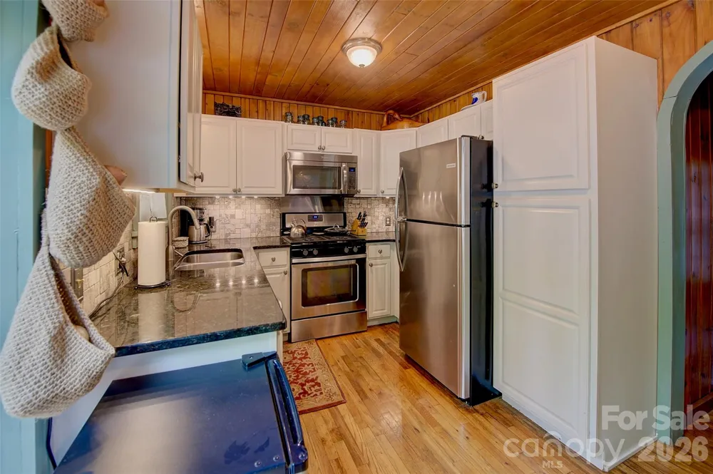 262 Azalea Hills Lane Spruce Pine, NC 28777
