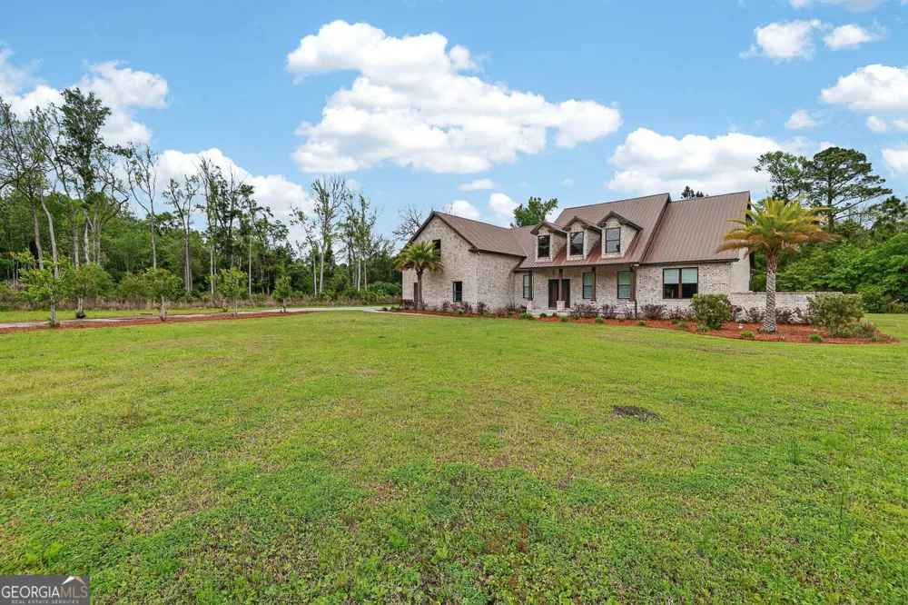211 Sanford DR Waverly, GA 31565