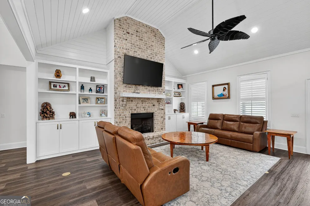 211 Sanford DR Waverly, GA 31565