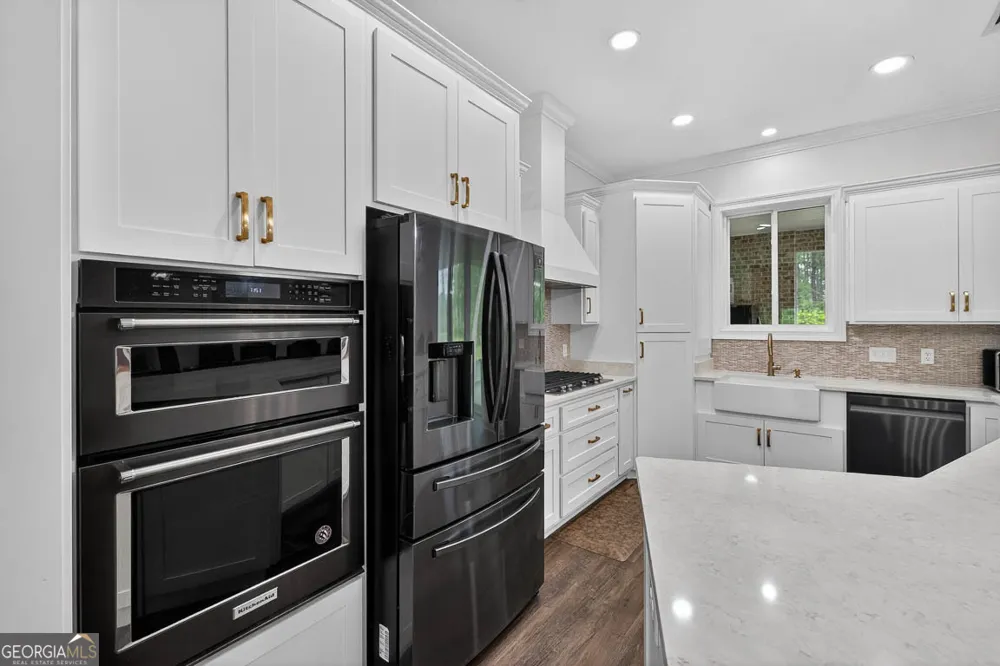 211 Sanford DR Waverly, GA 31565